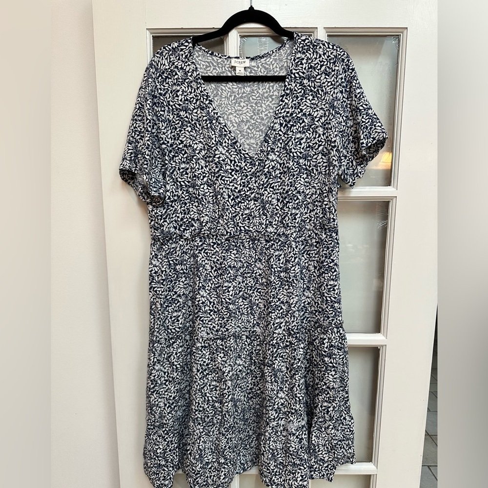 J. Crew Navy and White Floral Tiered Stretchy Sundress Women’s Size Medium M - Picture 2 of 16